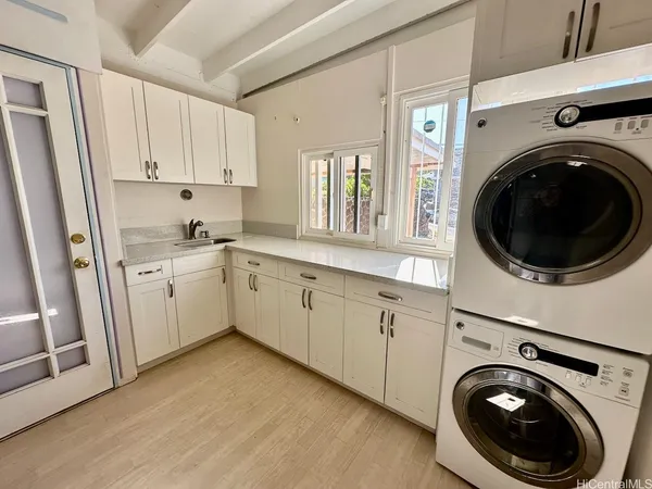 $4,700 | 955 14th Avenue, Honolulu, HI 96816