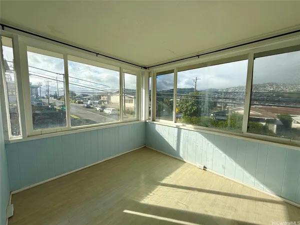 $5,000 | 955 14th Avenue, Honolulu, HI 96816