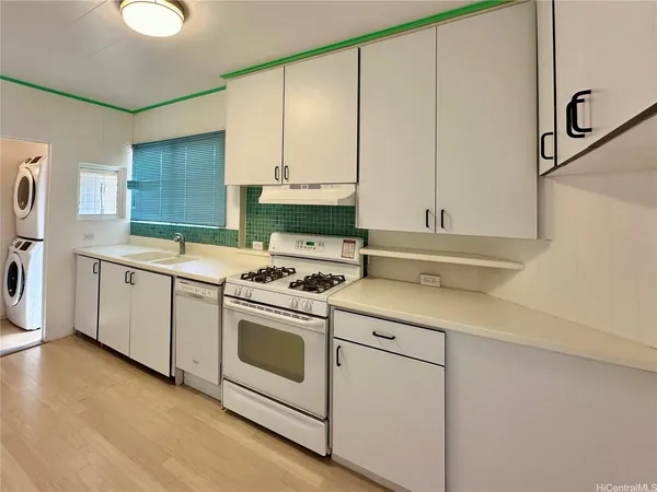 $4,700 | 955 14th Avenue, Honolulu, HI 96816