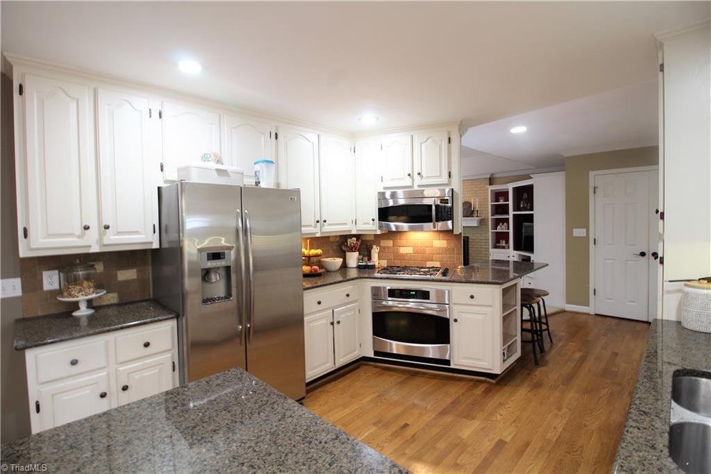 1007 Shamrock Road High Point, NC 27265 - Photo 8 of 30 Gallery Image 8