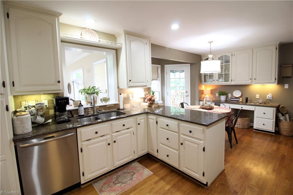 1007 Shamrock Road High Point, NC 27265 - Photo 9 of 30 Gallery Image 9
