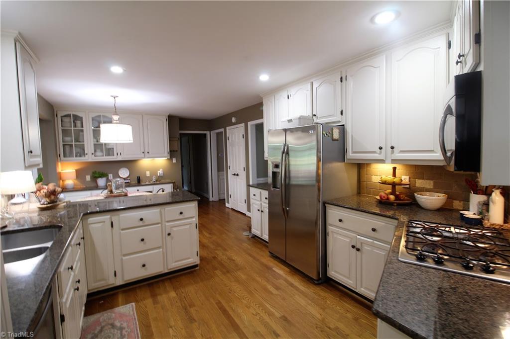1007 Shamrock Road High Point, NC 27265 - Photo 10 of 30 Gallery Image 10