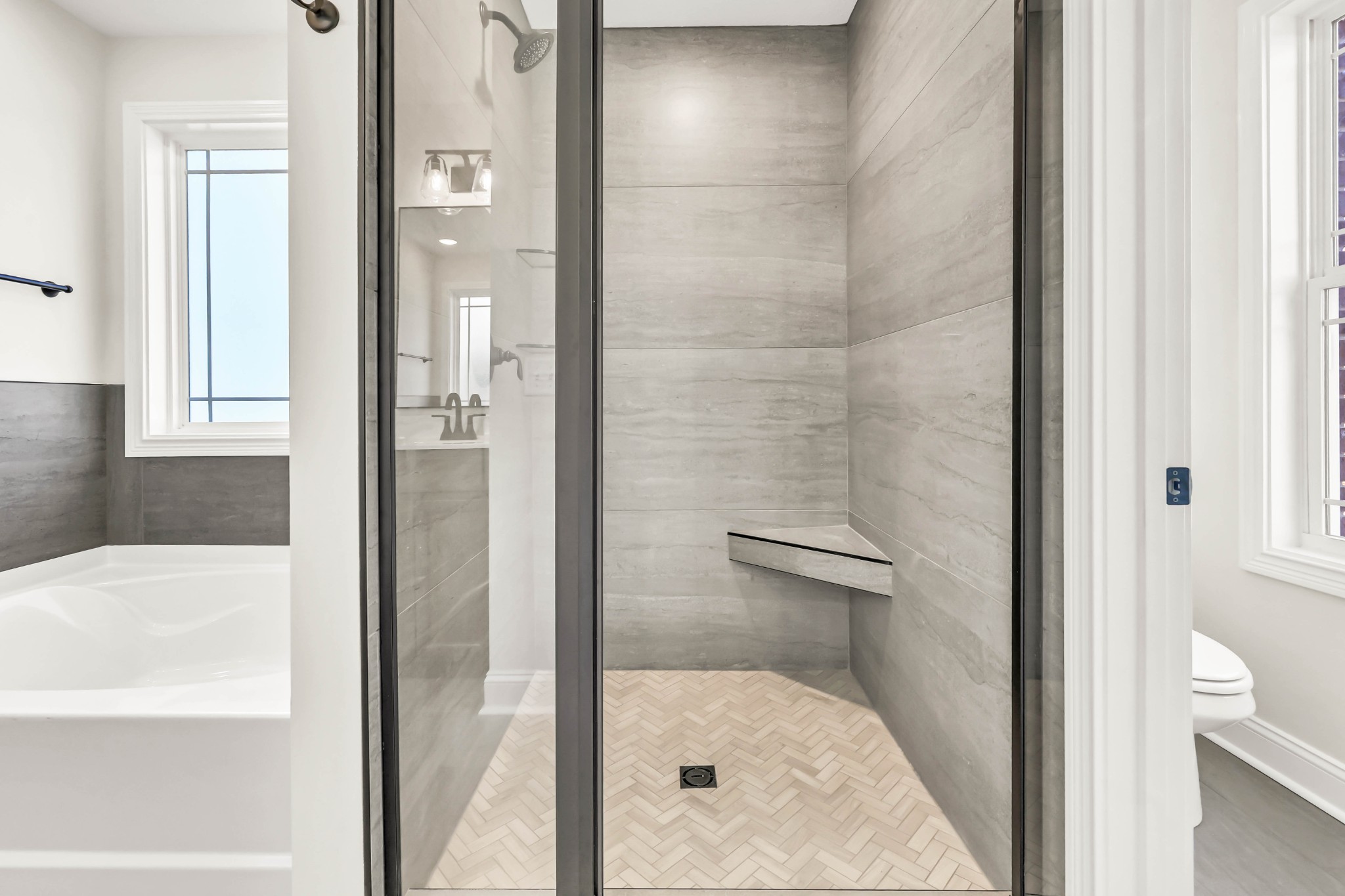 864 Burley Barn Road Clarksville, TN 37042 - Photo 12 of 24 a bathroom with a bath tub