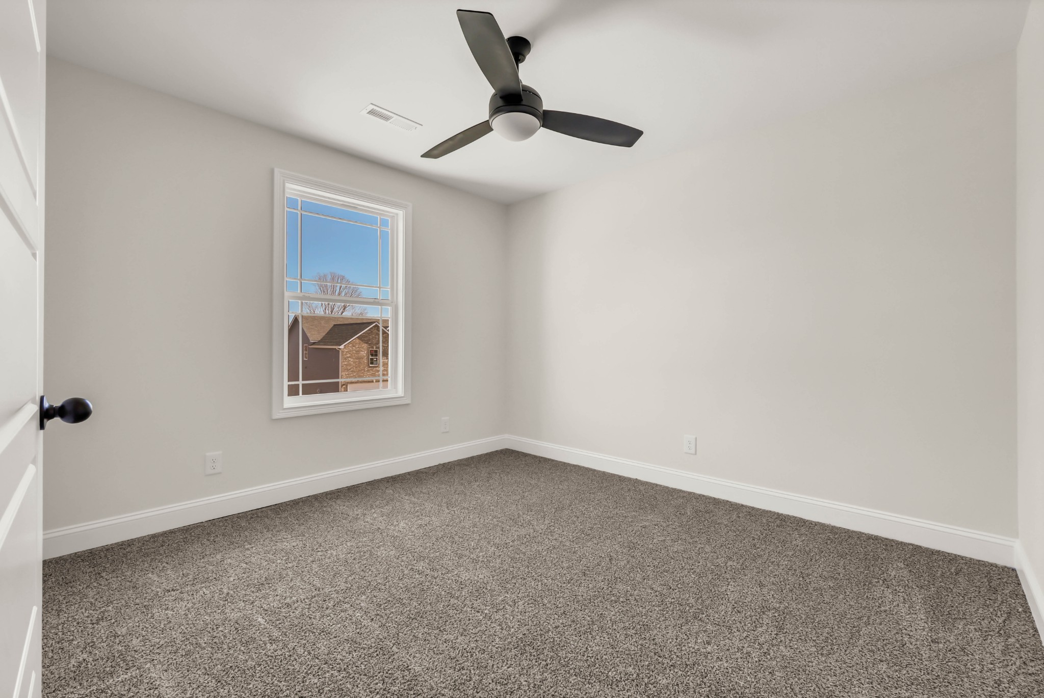 864 Burley Barn Road Clarksville, TN 37042 - Photo 14 of 24 a view of empty room with ceiling fan