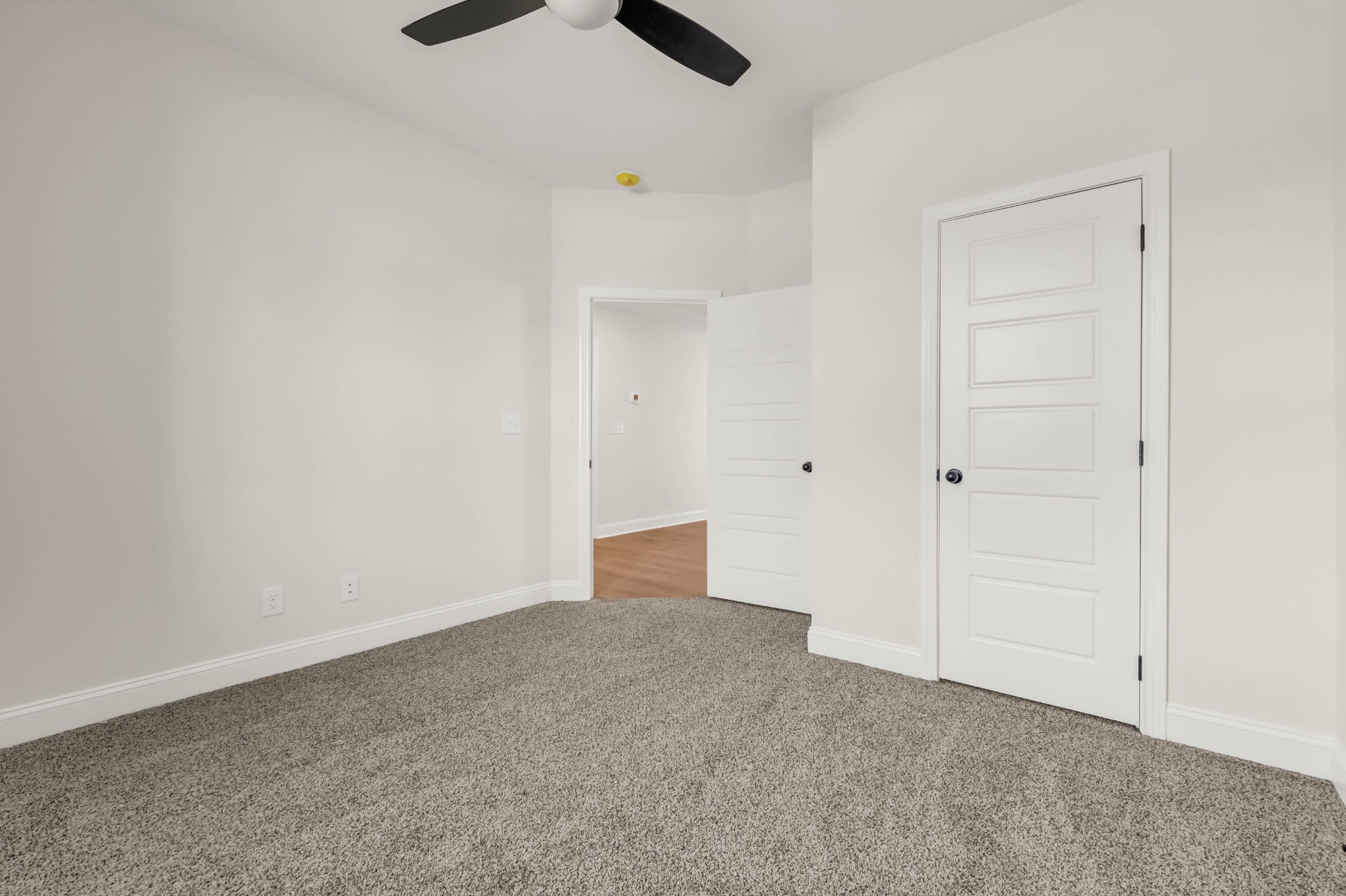 864 Burley Barn Road Clarksville, TN 37042 - Photo 22 of 24 an empty room with an entryway