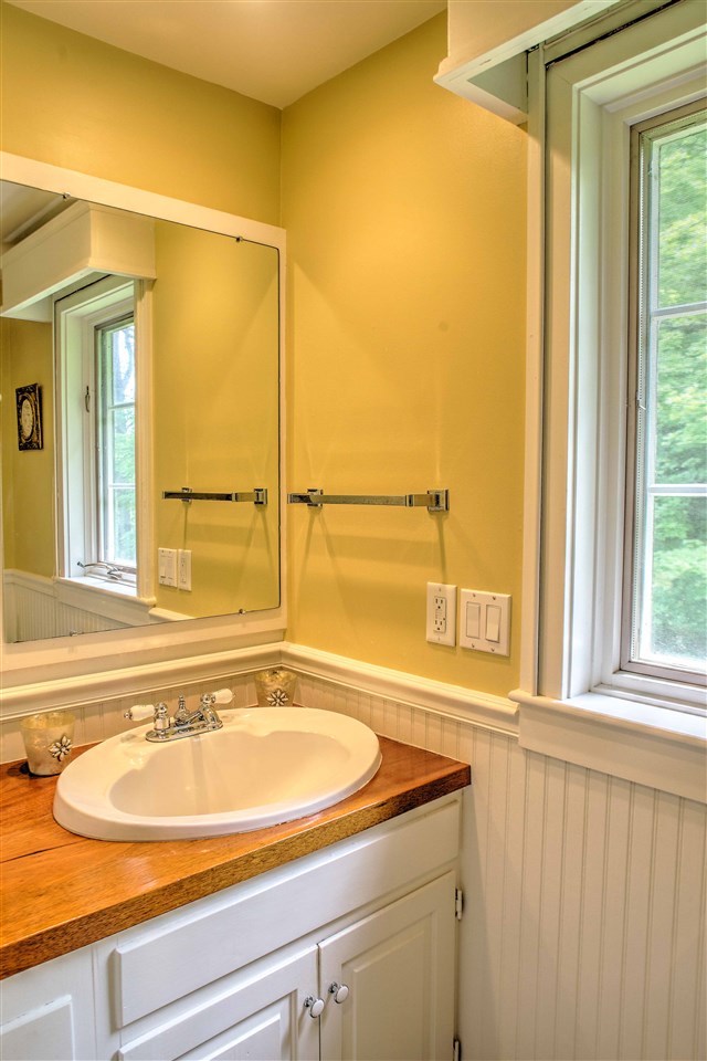 858 Cabot Road Woodstock, VT 05091 - Photo 18 of 34