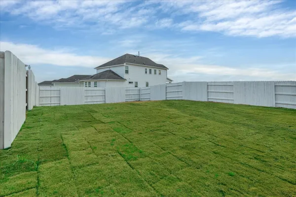 $2,000 | 116 Honeybee Lane, Elgin, TX 78621