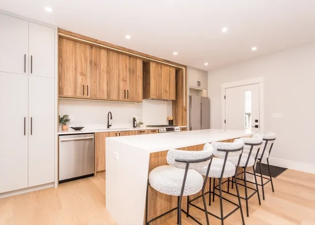 $1,099,900 | 15 Alder Street, Unit 1, Waltham, MA 02453