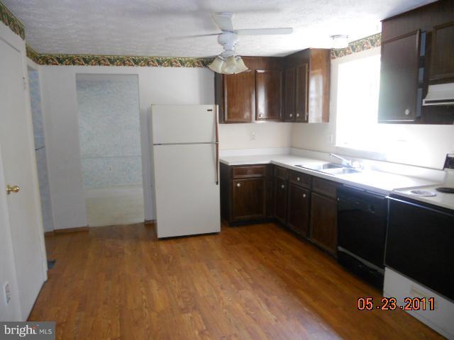 6117 Hemlock Way Clinton, MD 20735 - Photo 4 of 16 Interior (General)