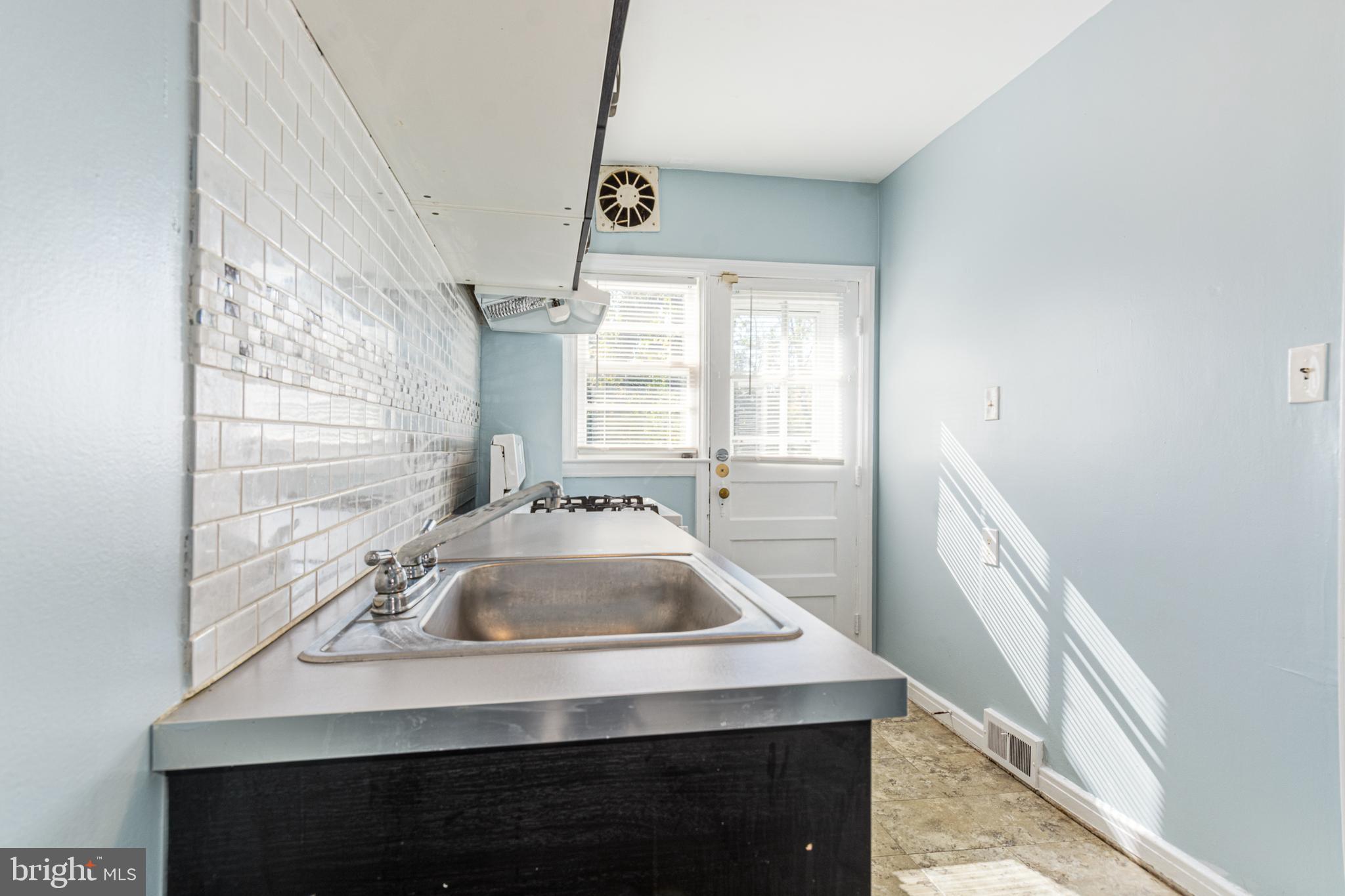 106 Hillvale Road Baltimore, MD 21229 - Photo 14 of 33 Gallery Image 14