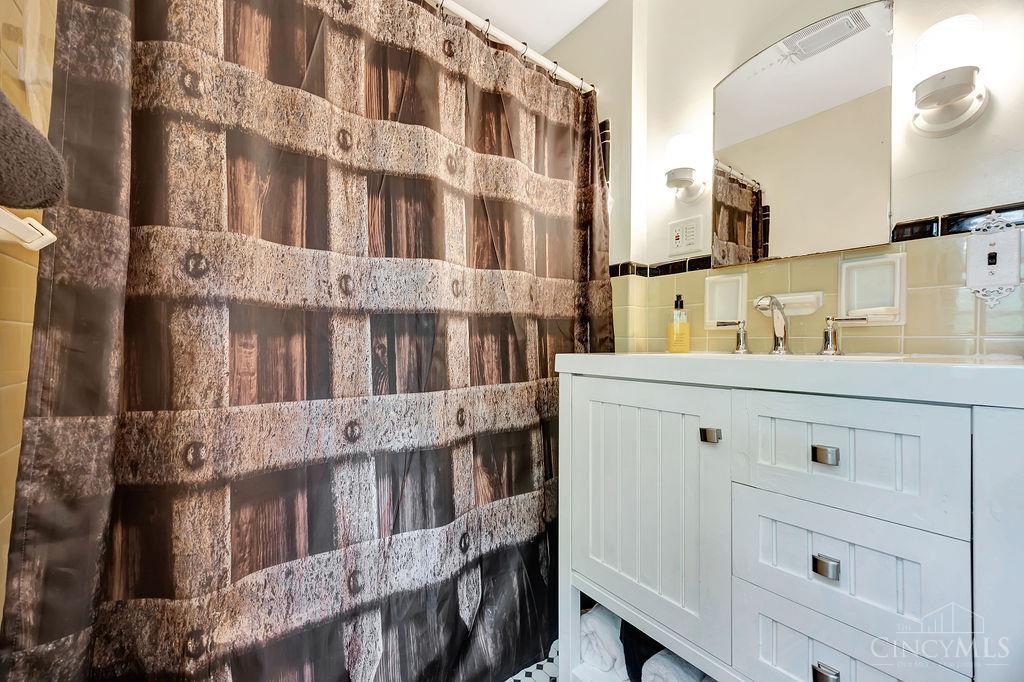 404 Oliver Road Wyoming, OH 45215 - Photo 33 of 50 Gallery Image 33