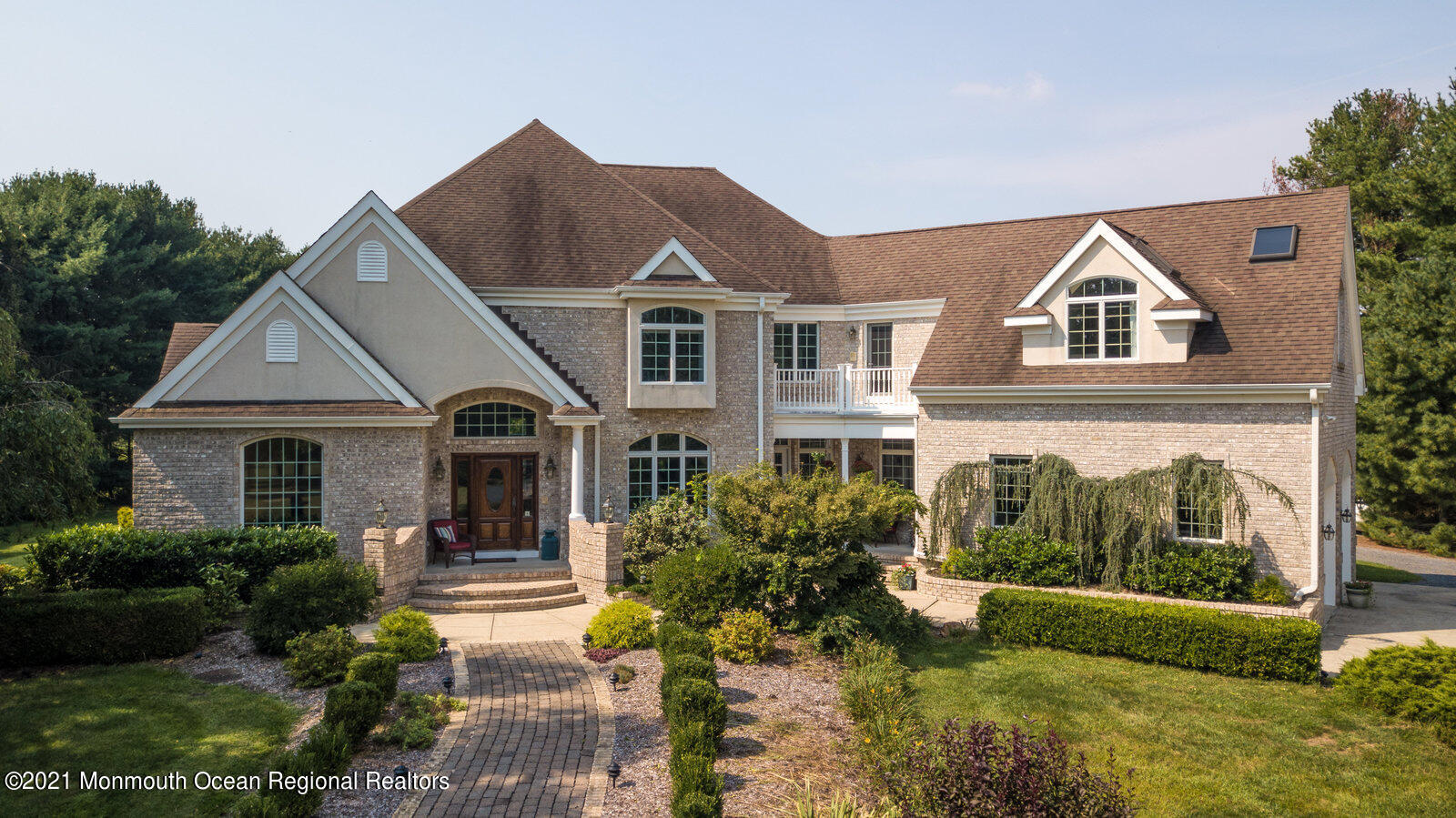 49 Applegate Road Jobstown, NJ 08041 - Photo 1 of 60 a front view of a house with garden