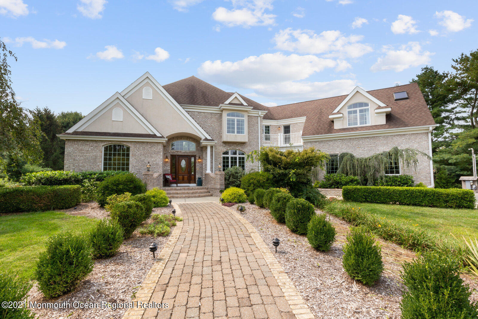 49 Applegate Road Jobstown, NJ 08041 - Photo 4 of 60 a front view of a house with garden