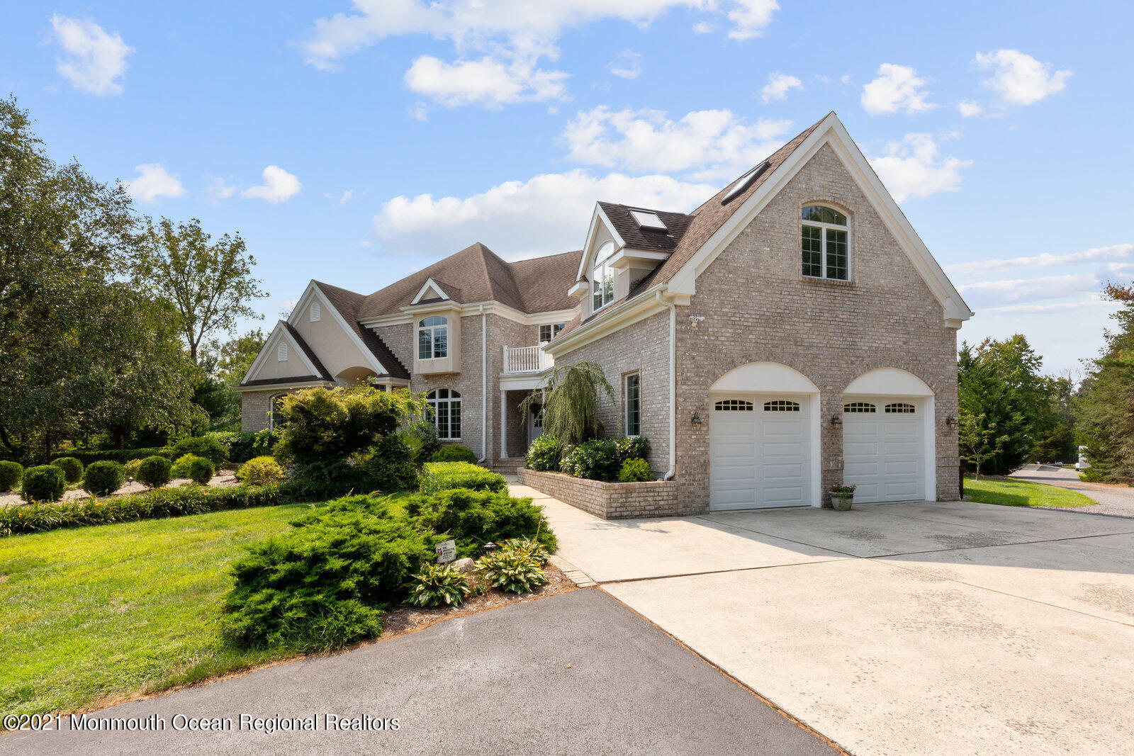 49 Applegate Road Jobstown, NJ 08041 - Photo 6 of 60 a front view of a house with a yard and potted plants