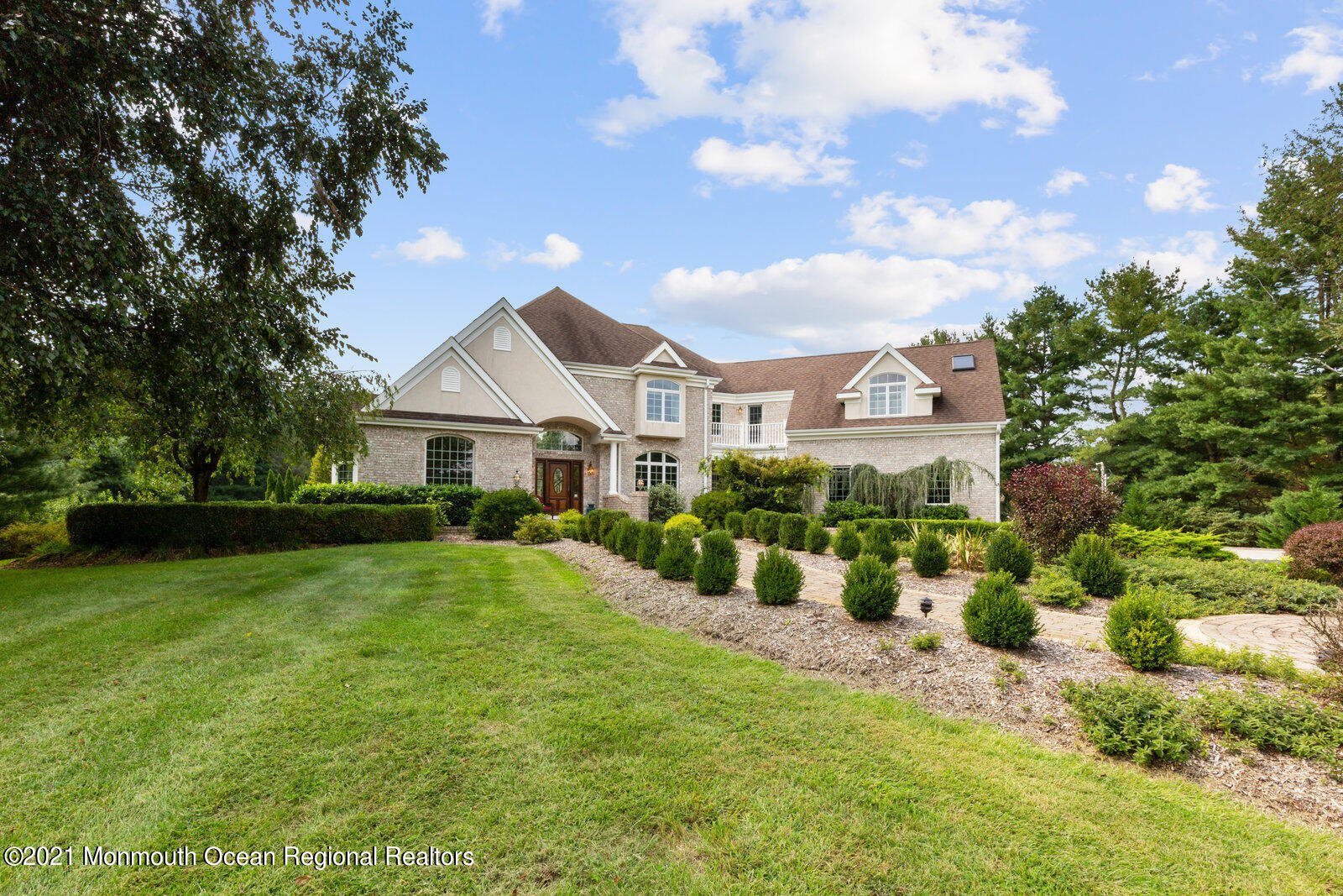 49 Applegate Road Jobstown, NJ 08041 - Photo 8 of 60 a front view of a house with a yard