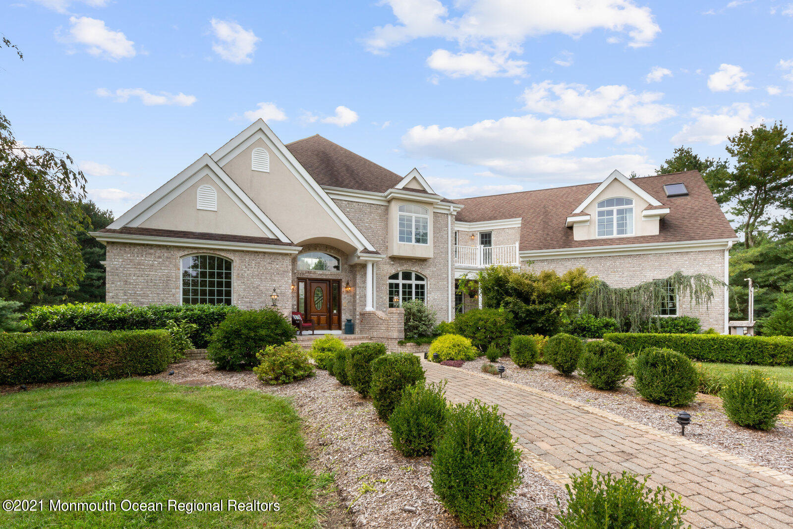 49 Applegate Road Jobstown, NJ 08041 - Photo 9 of 60 a front view of a house with a yard