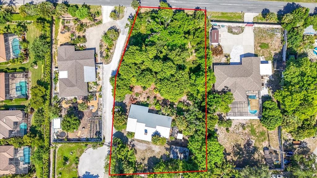 811 Sarabay Road Osprey, FL 34229 - Photo 3 of 36