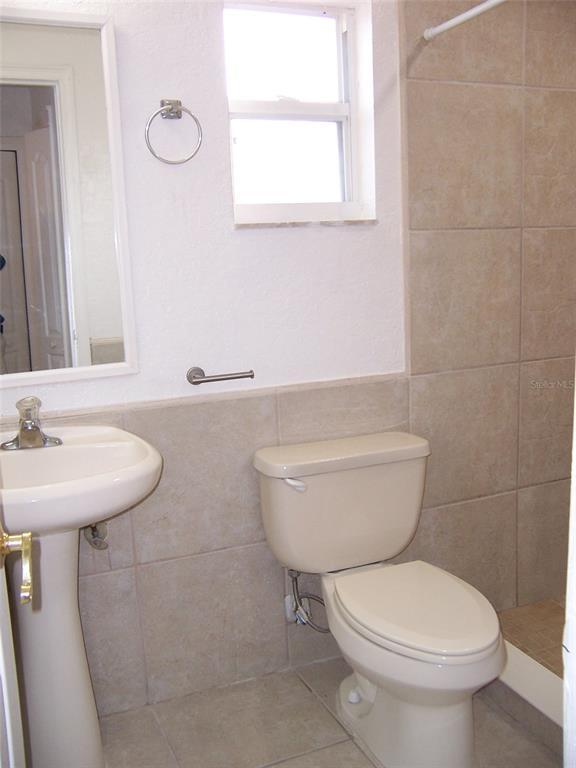 2703 Middle Street Orlando, FL 32807 - Photo 18 of 18 a bathroom with a toilet a sink and a mirror