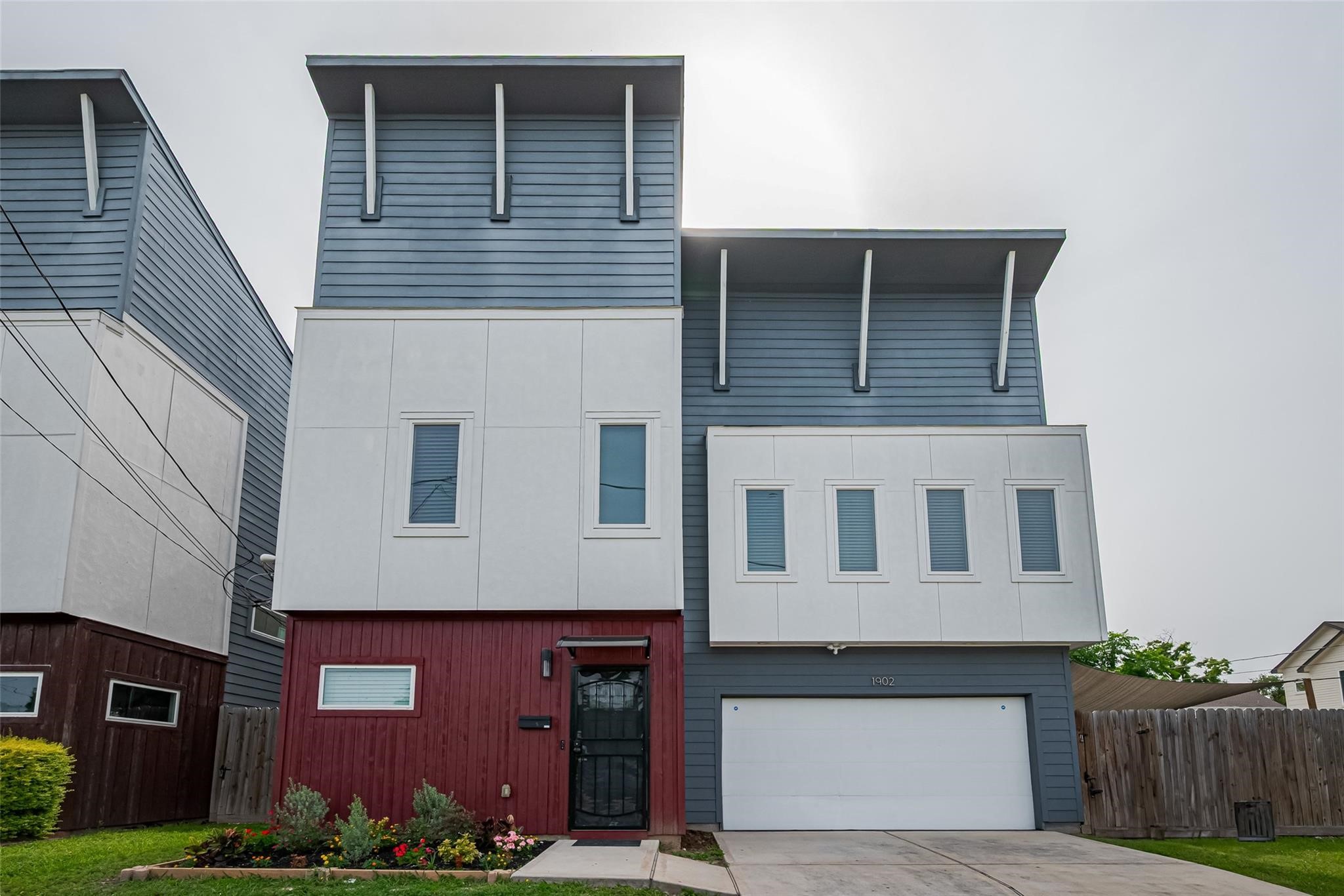 1902 Dan Street Houston, TX 77020 - Photo 3 of 43 Situated just 5–7 minutes from Downtown Houston, the Medical Center, Midtown, and the exciting East River development, this free-standing MarMatt Home offers unbeatable access to the city’s top destinations: Daikin Park, Toyota Center, Shell Energy Stadium, Saint Arnold Brewing, and more.