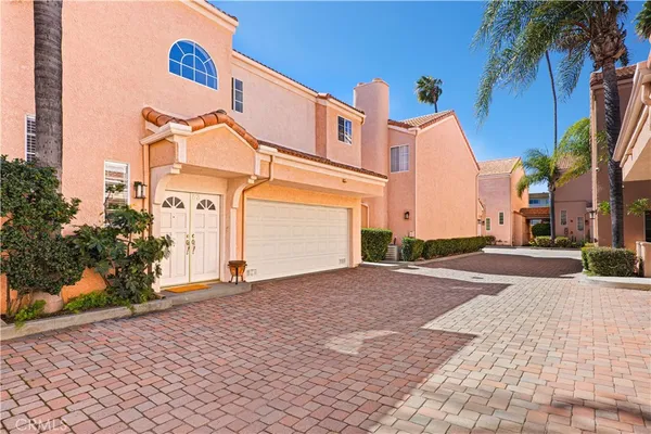 $4,600 | 5200 White Oak Avenue, Unit 63, Encino, CA 91316