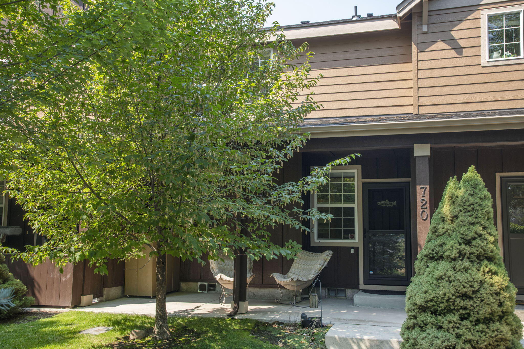 720 North Hindeman Street Sisters, OR 97759 - Photo 22 of 25 a front view of a house with garden