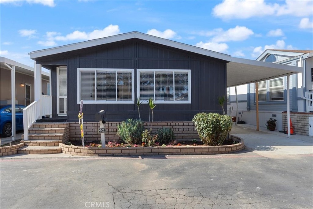 201 Rd Runner Lane Fountain Valley, CA 92708 - Photo 2 of 31