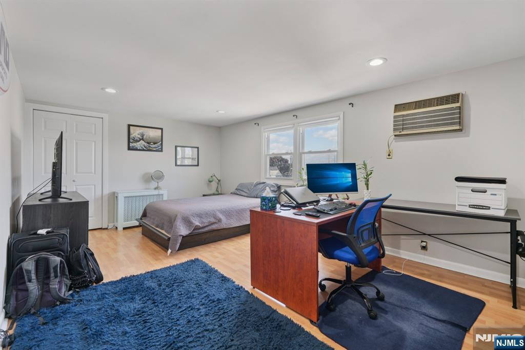 471 Harding Avenue Lyndhurst, NJ 07071 - Photo 39 of 50 a bedroom with a workspace