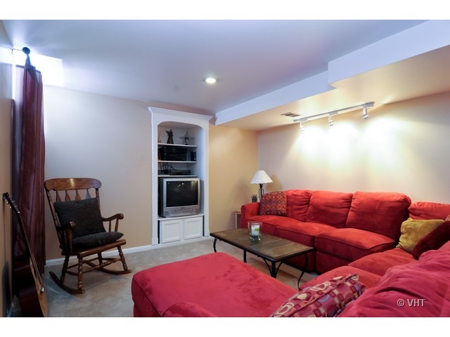 929 Manchester Road Lake Zurich, IL 60047 - Photo 12 of 25 Gallery Image 12