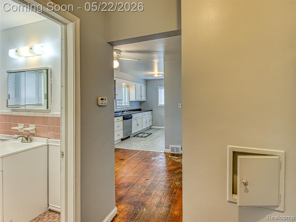 8501 Allen Road Allen Park, MI 48101 - Photo 17 of 27