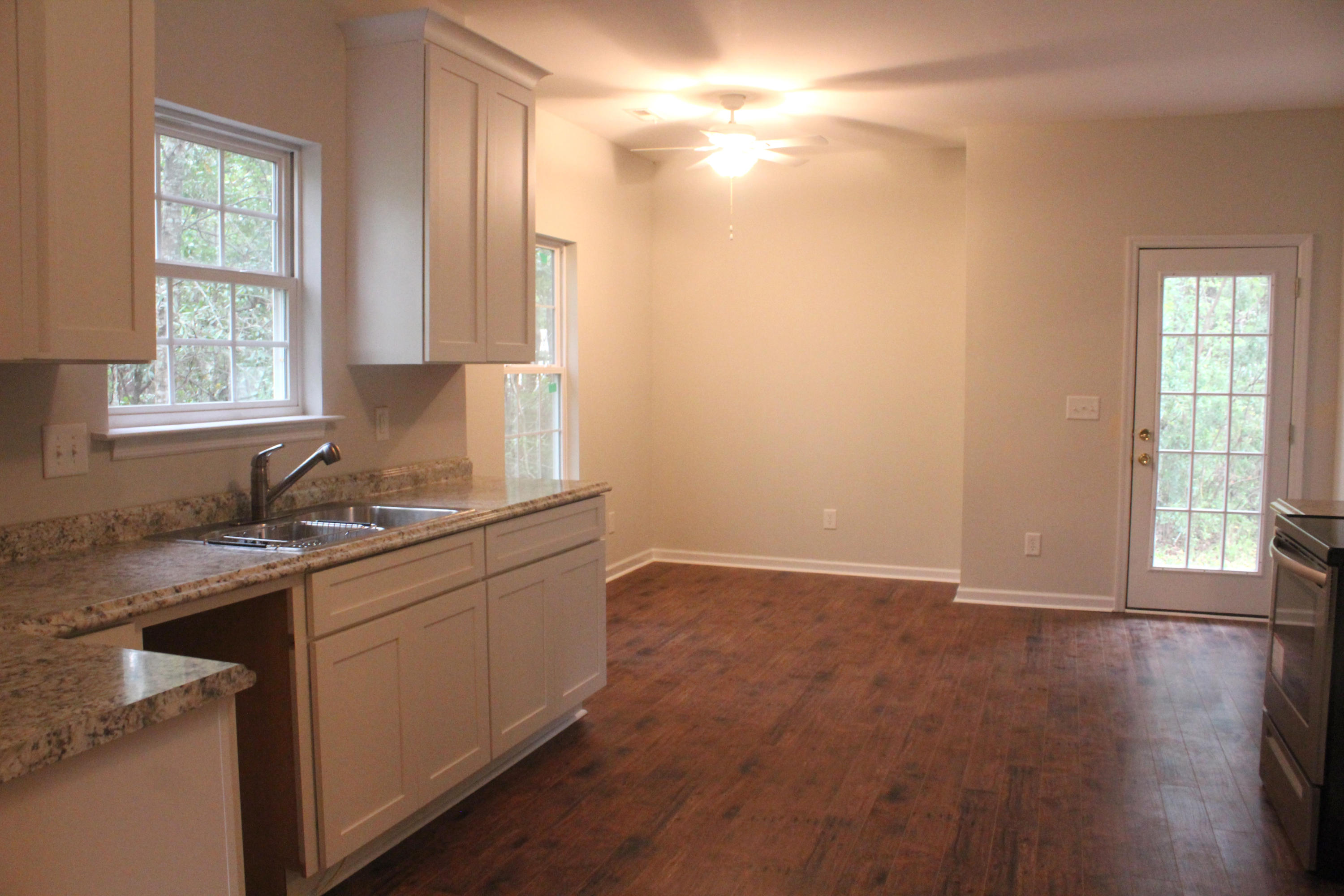127 Kitfield Road Moncks Corner, SC 29461 - Photo 4 of 14 3kitchen1
