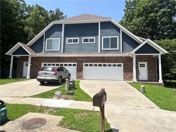 $1,300 | 16 South Ray Avenue, Fayetteville, AR 72701
