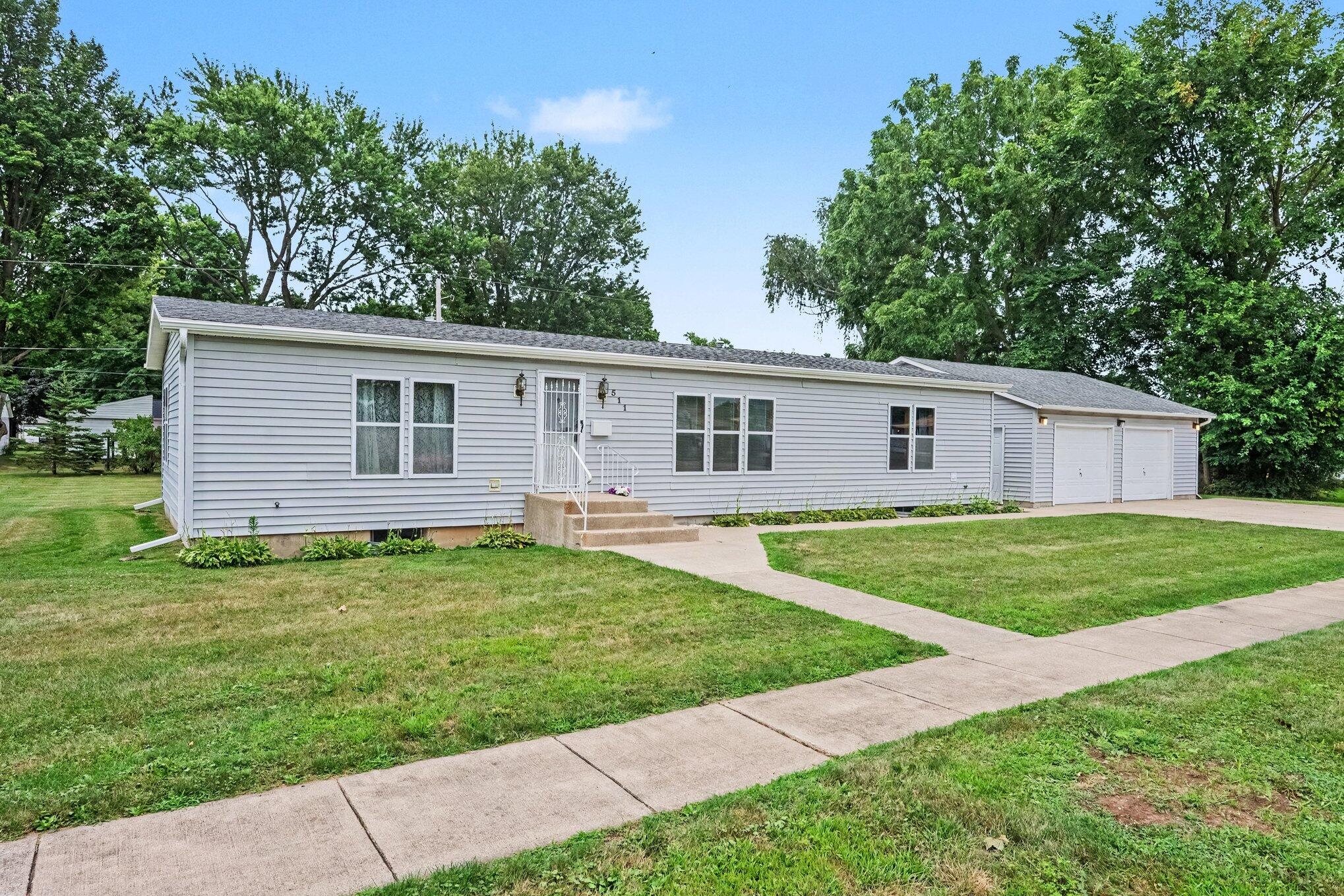 511 North Erie Street Three Rivers, MI 49093 - Photo 2 of 27 002_file_3391
