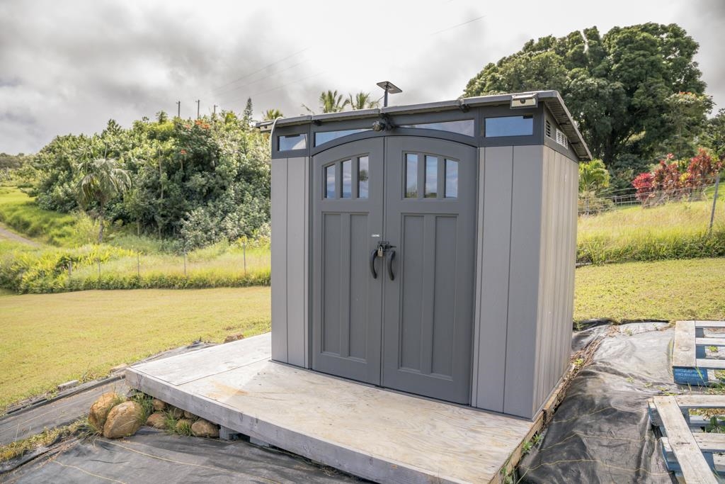 320 Hanauana Road Haiku, HI 96708 - Photo 12 of 33 a view of a terrace