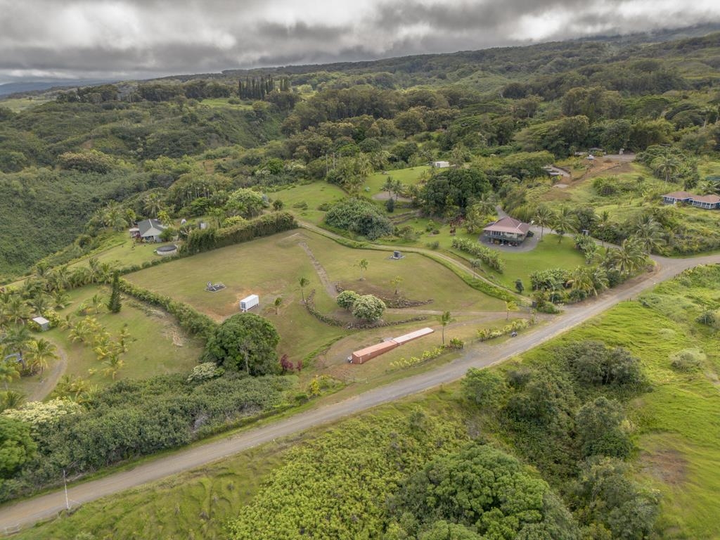 320 Hanauana Road Haiku, HI 96708 - Photo 21 of 33 a view of a city and mountains