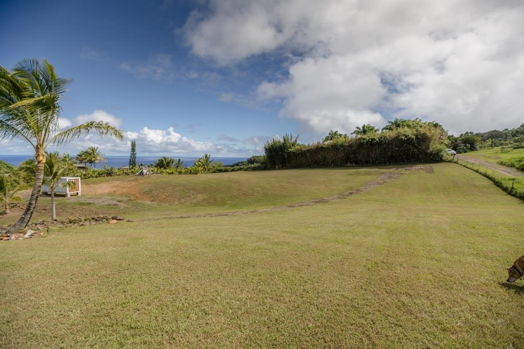 320 Hanauana Road Haiku, HI 96708 - Photo 22 of 33 a view of an ocean and beach