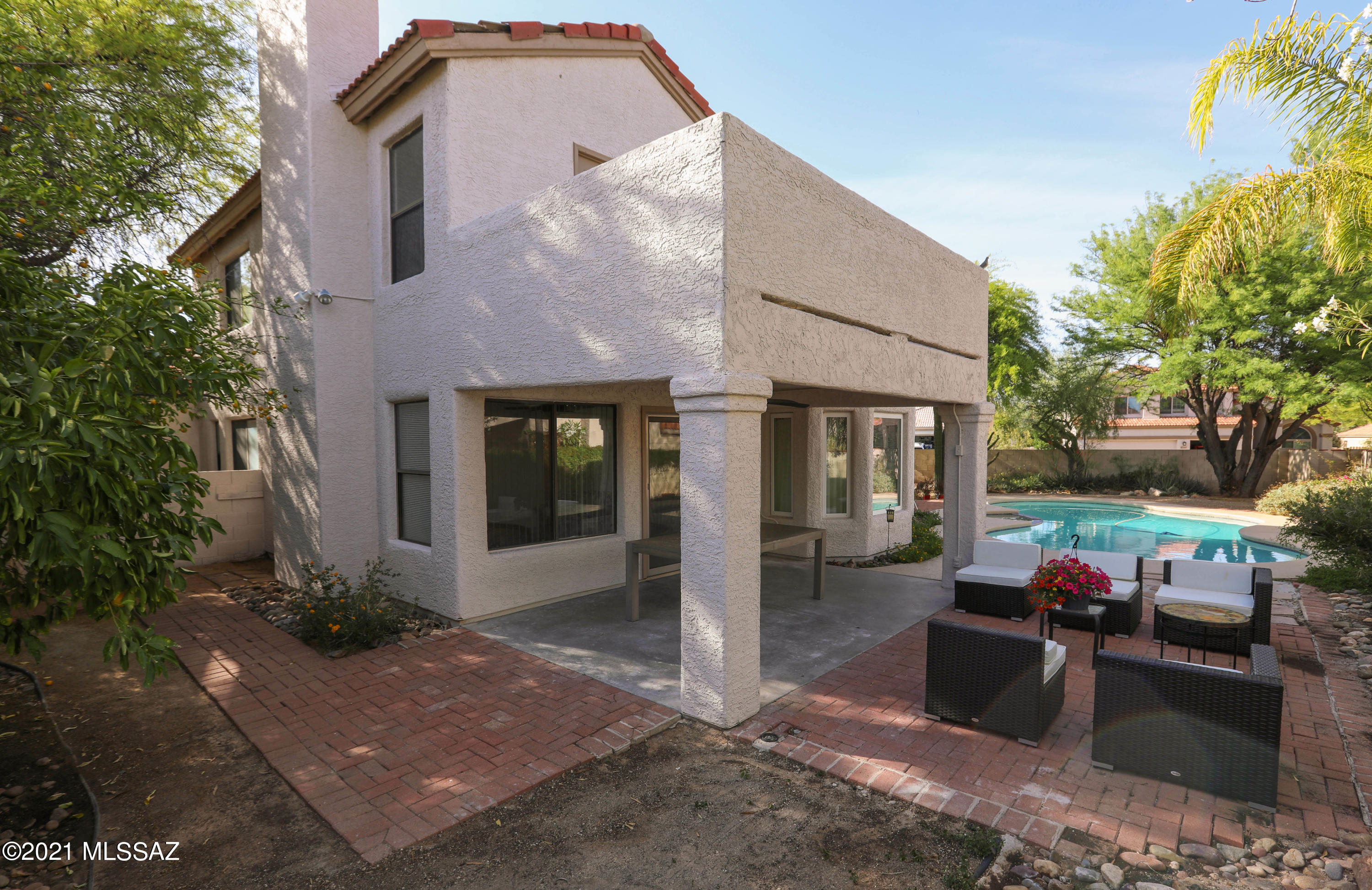 12560 North Wayfarer Way Oro Valley, AZ 85755 - Photo 19 of 43 a view of a house with a patio