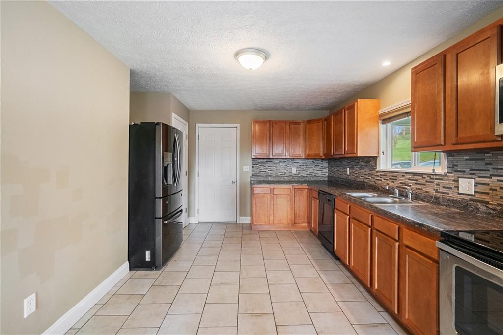 229 Miller Road Washington, PA 15301 - Photo 5 of 27