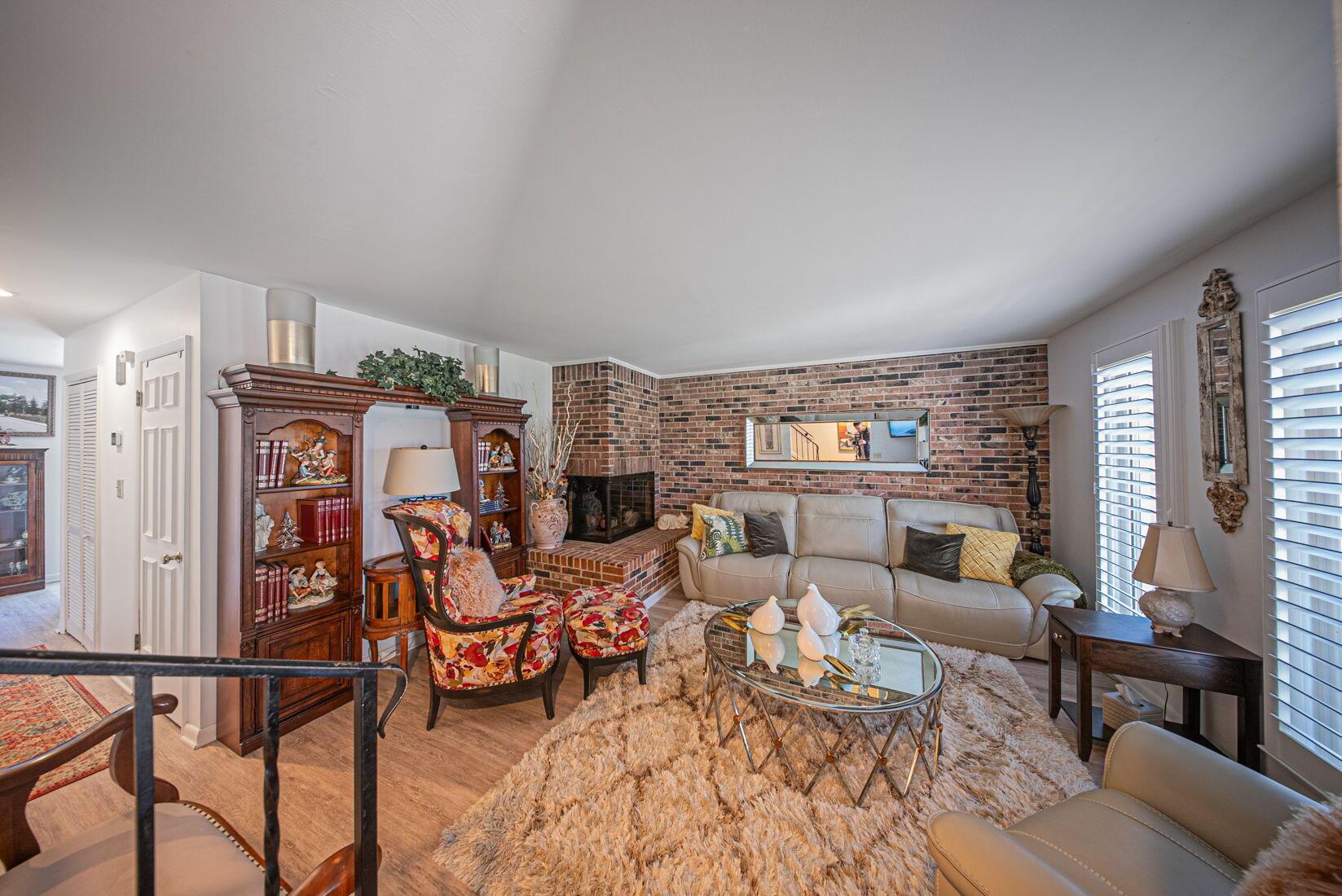 3600 Reed Road, Unit 16 Columbus, OH 43220 - Photo 4 of 45 6-web-or-mls-Maria Milligan - 3600 Reed