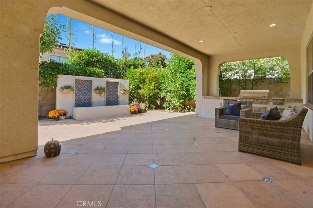 65 Rolling Green Irvine, CA 92620 - Photo 41 of 49 a living room with furniture and a yard