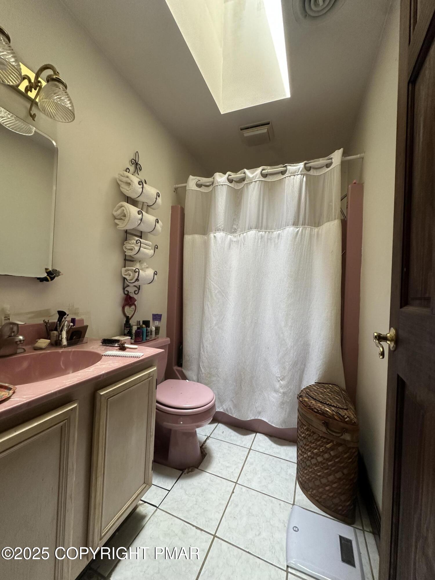2162 Longview Drive Bushkill, PA 18324 - Photo 25 of 33 a bathroom with a sink toilet and shower
