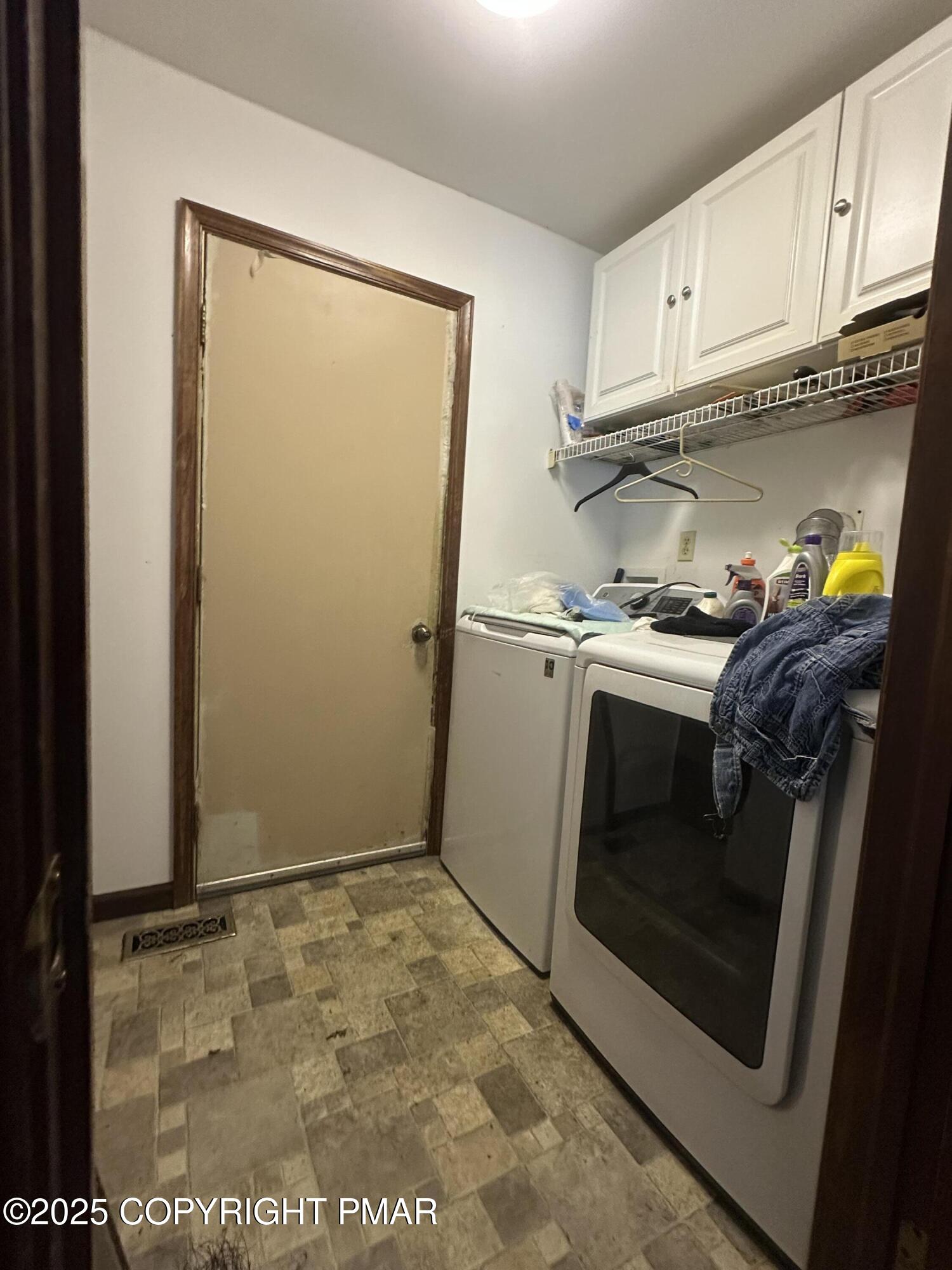 2162 Longview Drive Bushkill, PA 18324 - Photo 10 of 33 a utility room with dryer and washer