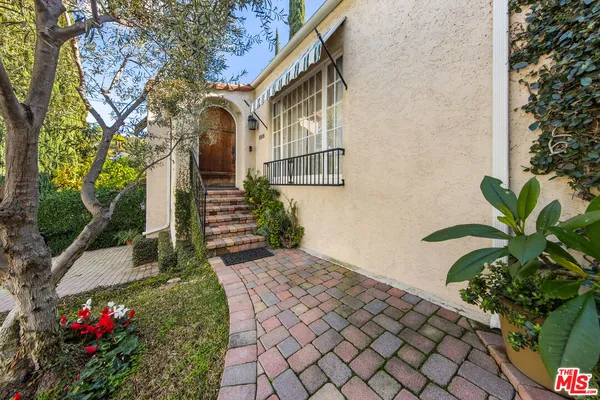 $7,000 | 5918 Canyon Cove, Los Angeles, CA 90068
