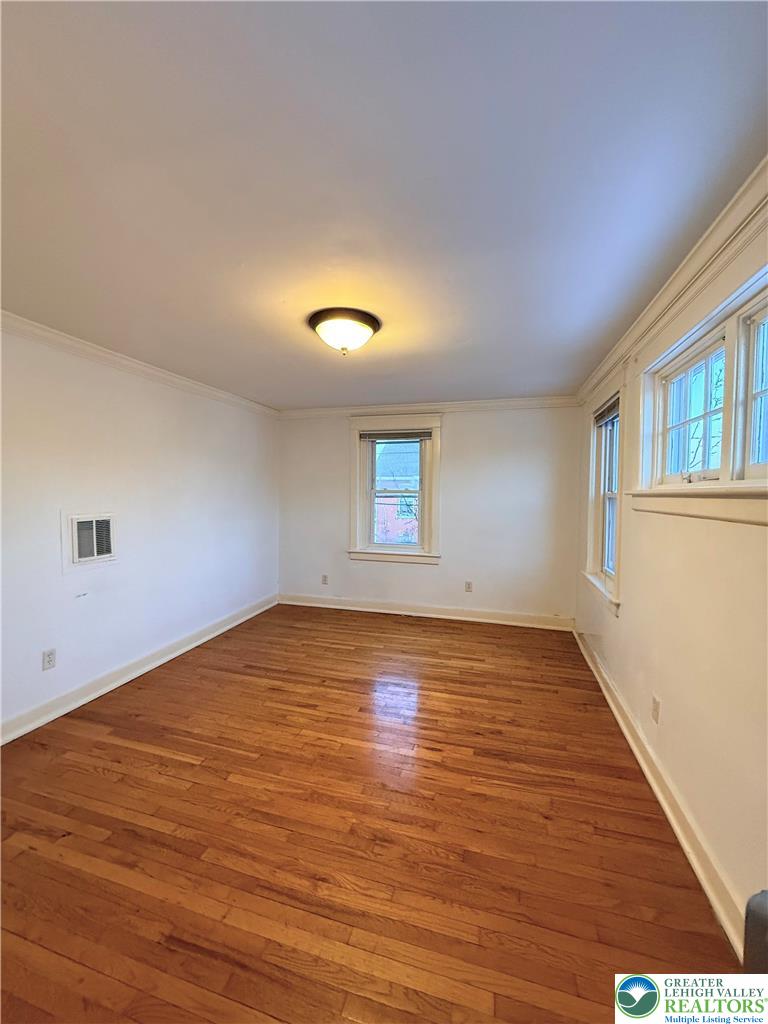 729 Spring Street, Unit 2 Bethlehem, PA 18018 - Photo 30 of 32 Living Room