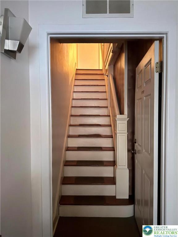 729 Spring Street, Unit 2 Bethlehem, PA 18018 - Photo 3 of 32 Follow Me Upstairs