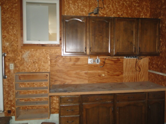 5300 West Carpenter Road Flint, MI 48504 - Photo 11 of 14 Garage Work Bench