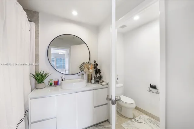 $9,000 | 801 Brickell Key Boulevard, Unit 3204, Miami, FL 33131