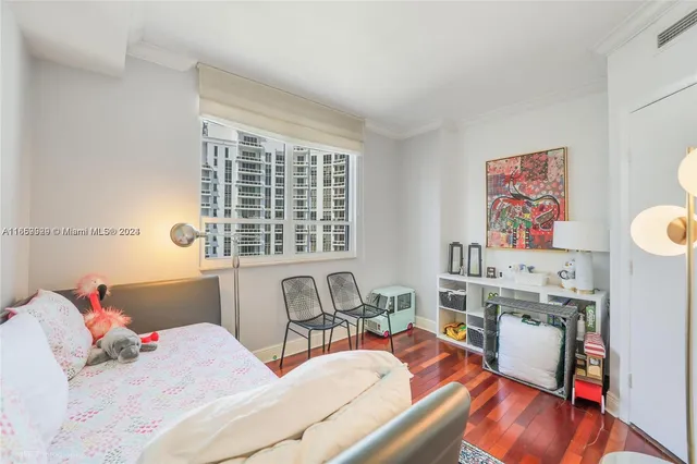 $9,000 | 801 Brickell Key Boulevard, Unit 3204, Miami, FL 33131