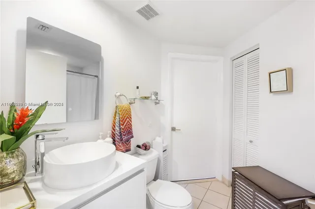 $9,000 | 801 Brickell Key Boulevard, Unit 3204, Miami, FL 33131