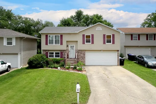 $230,000 | 4 Moonstone Court, Bloomington, IL 61704