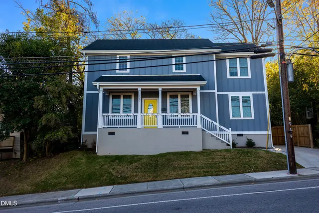 a view of house with a yard